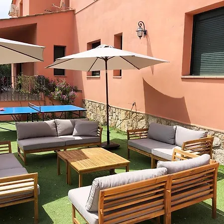 Comoda E Intima Con Piscina Pricvada. 4 + 4 Hab. + 2 Banos