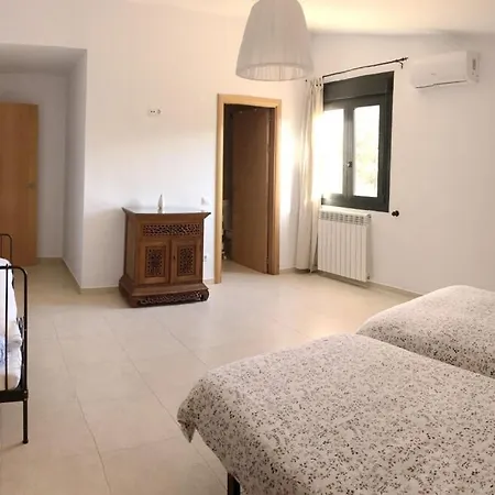 Comoda E Intima Con Piscina Pricvada. 4 + 4 Hab. + 2 Banos